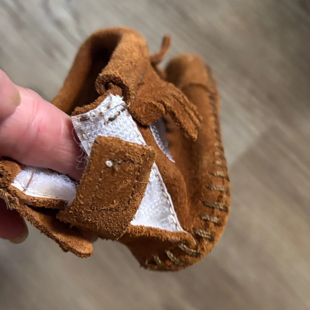 Minnetonka Kids Tan Moccasins